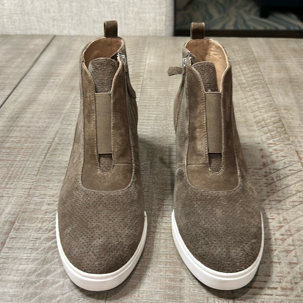 Linea Paolo suede ankle boot